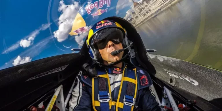 12 موسماً من سباق Red Bull الجوي